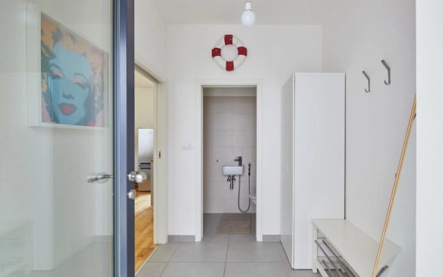 Spacious Loft in Žižkov by Prague Days