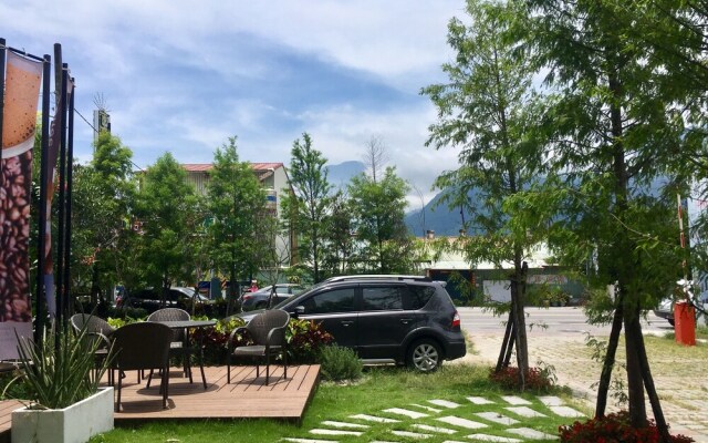 11 Cafe & Lodging
