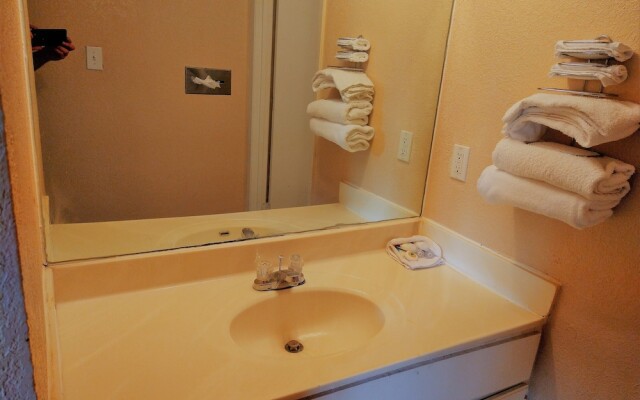 Grand View Plaza Inn & Suites