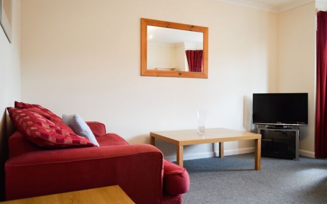 Attractive 3 Bedroom Flat in Central Haymarket