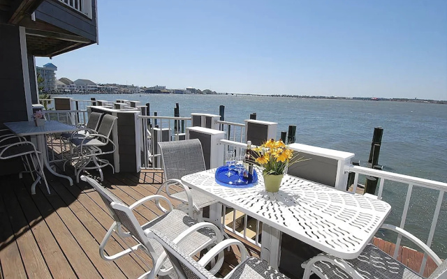 Harbour Island 69J by RedAwning