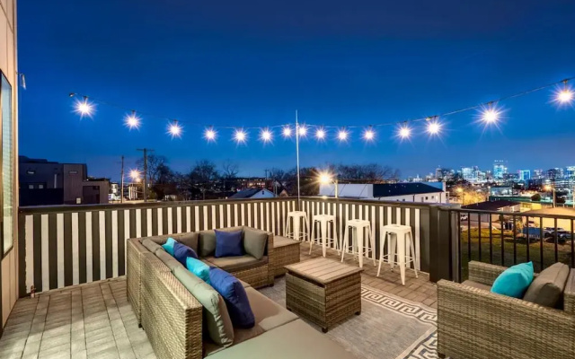 Luxury Townhome With Rooftop Deck Skyline Views