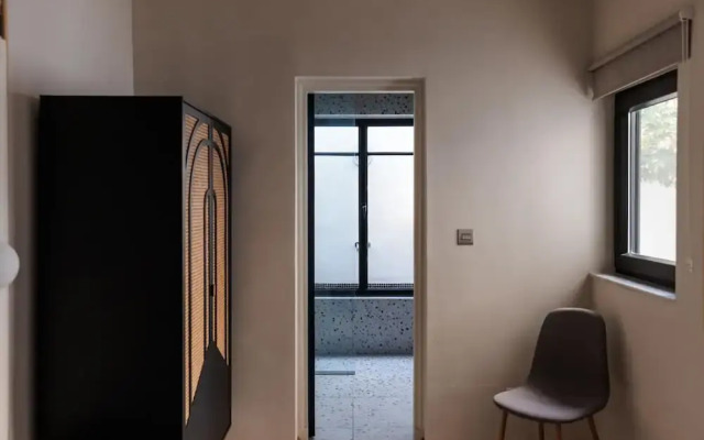 Exquisite Apartment With Patio