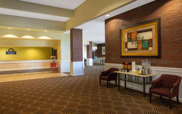 Days Inn & Suites by Wyndham Tallahassee Conf Center I-10