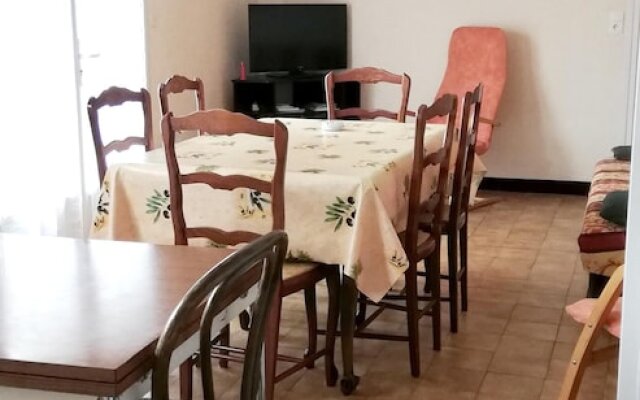 Apartment With 2 Bedrooms In Saint Georges De Didonne 1 Km From The Beach