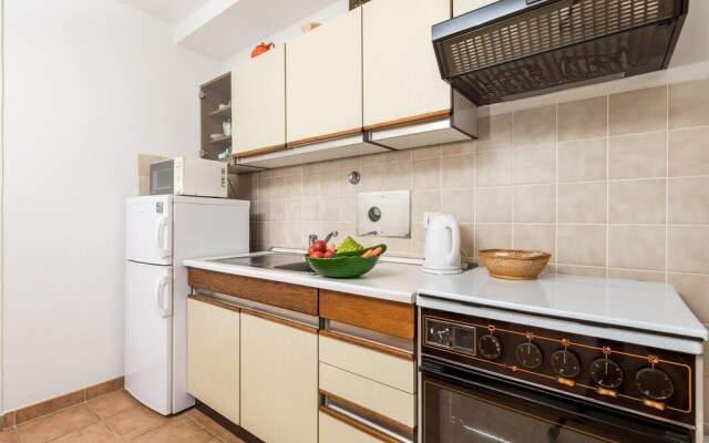Beautiful Apartment in Icici With Wifi and 1 Bedrooms