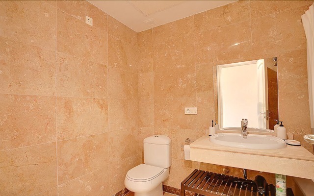 2 Bedrooms Apartment with Garden View