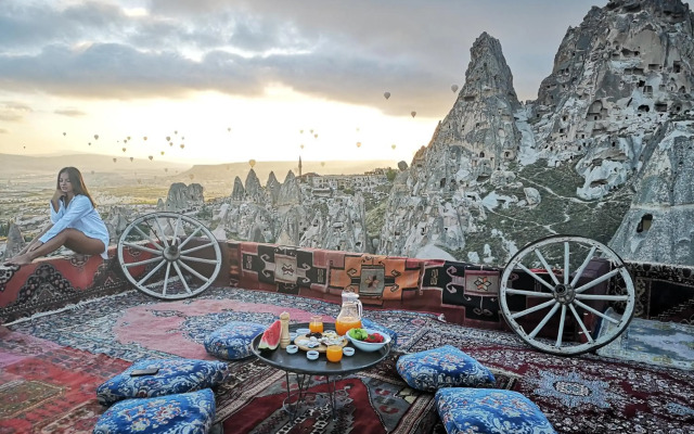 Hermes Cave Hotel