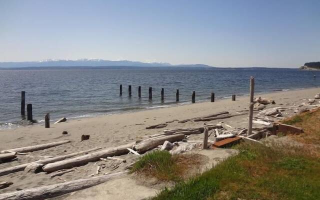 Beachfront Mutiny Bay Cabin