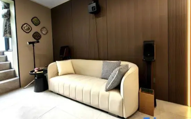 Shiyoubajiu Homestay