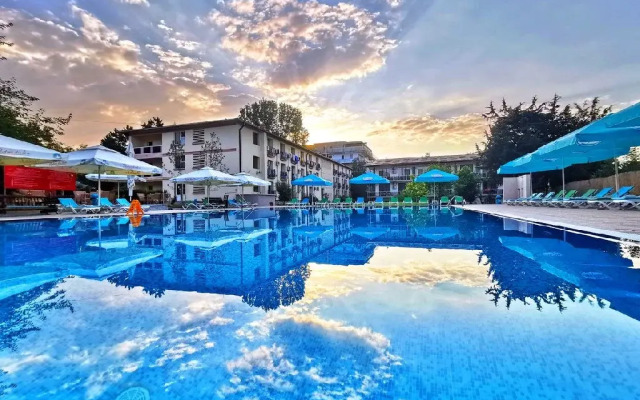 Q HOTEL cm