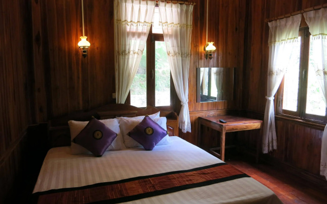 Namkhan Riverside Hotel