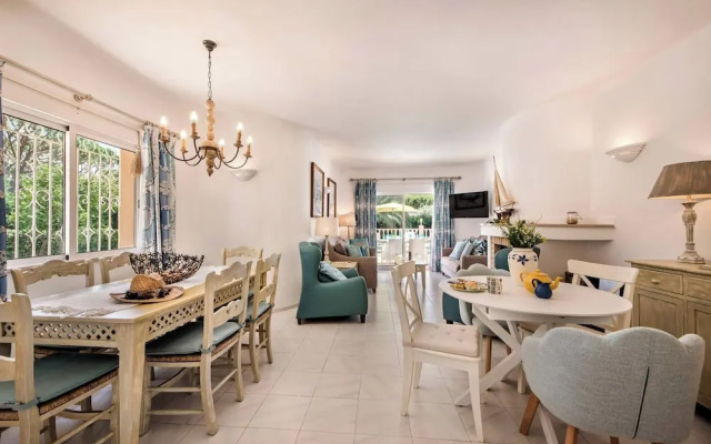 4 Bedrooms Private Pool Close To All Amenities