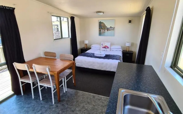 Whakatane Holiday Park – Guest Rooms – Whakatane
