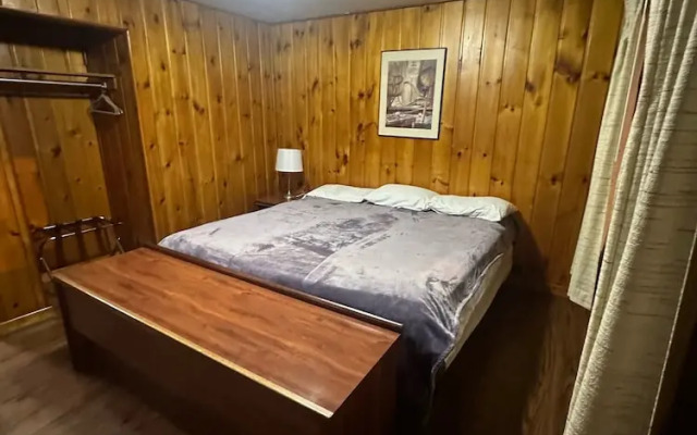 Country Cabin Motel
