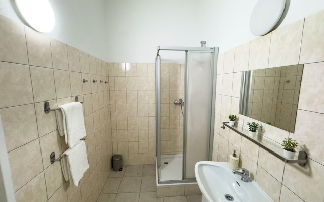 2 Bedroom Apartments 18 Min to center