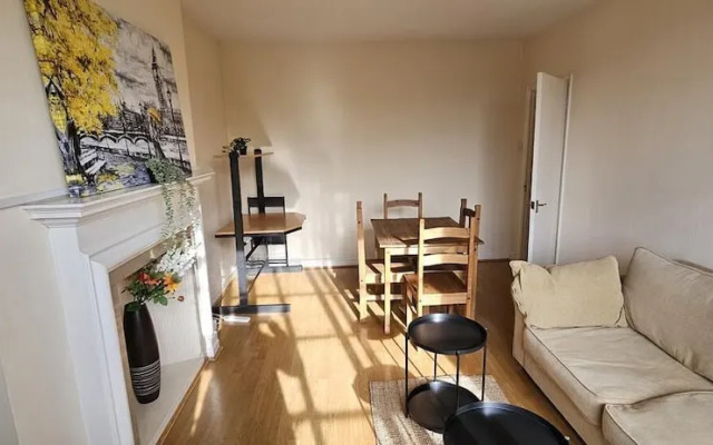 Brondesbury Apartment