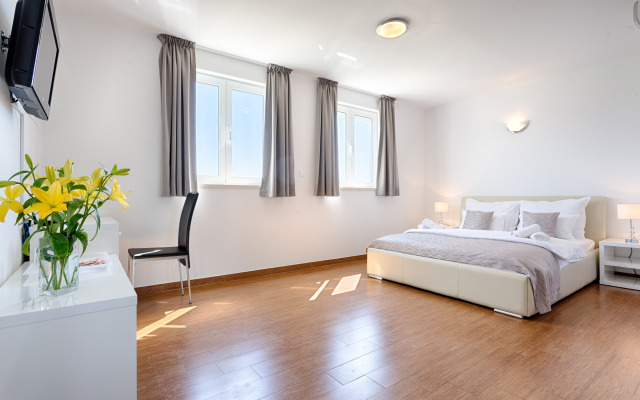 Adriatic Queen Rooms & Apartments