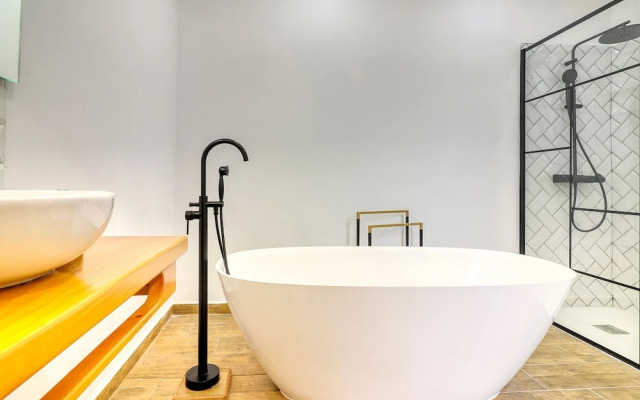 Special Home w Tropical Garden Near Seaside