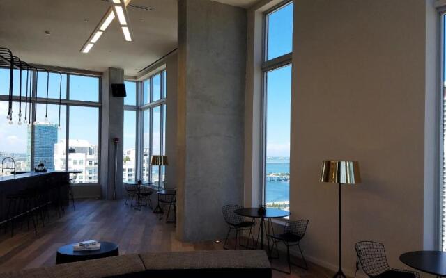 Downtown Miami Deluxe Apartment
