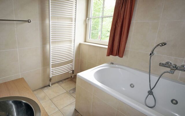 Cosy Holiday Home With Dishwasher, Close to a Golf Course