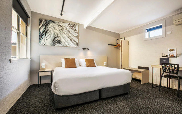 Nightcap at Colyton Hotel