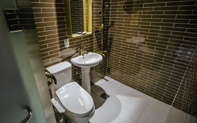 96 BUN'Z Travelers Lodge