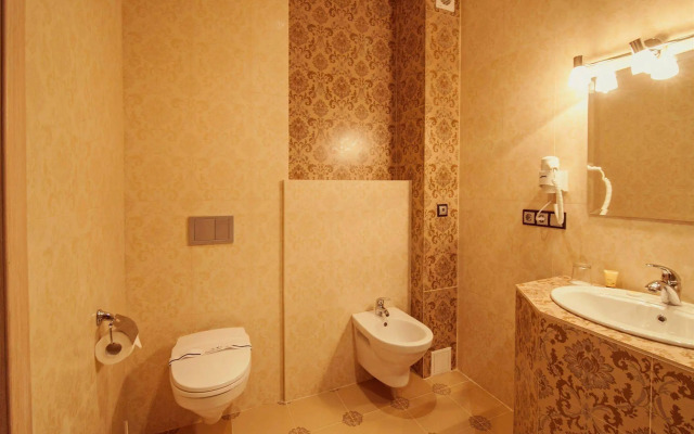 Ambassador Plaza Hotel