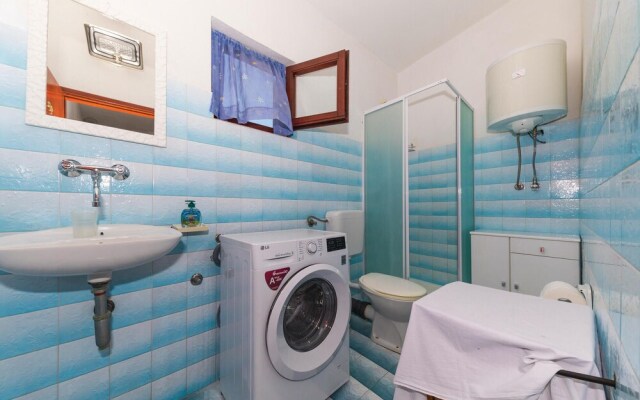 Nice Home in Vinisce With Wifi and 2 Bedrooms