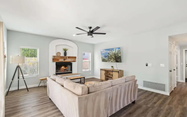 Red Mountain Retreat 5 BDR w/ Heated Pool!