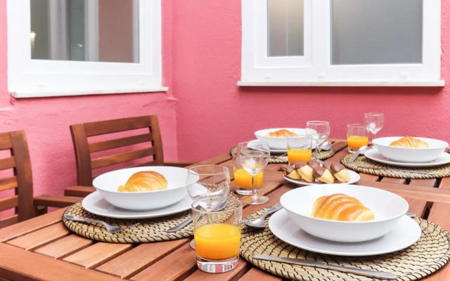 Vita Portucale ! Lisbon Design Apartment with Terrace