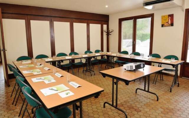 Campanile Moulins - Avermes