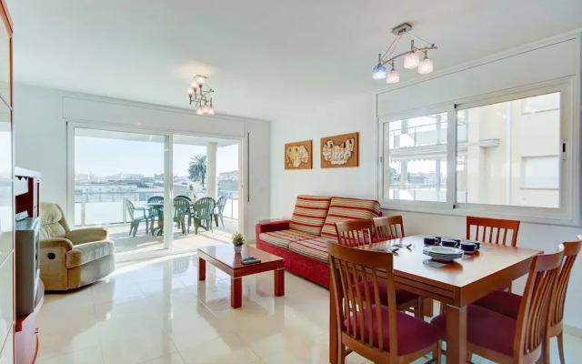 Apartment With Scenic View