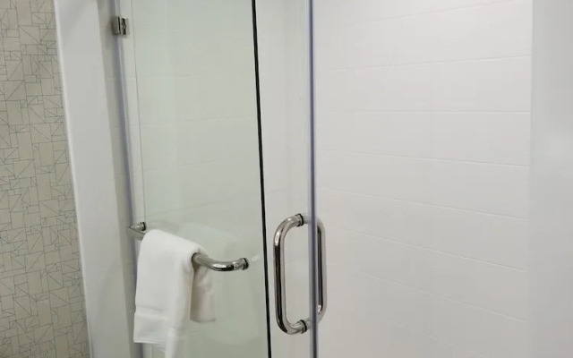 Holiday Inn Express & Suites Columbia - Two Notch