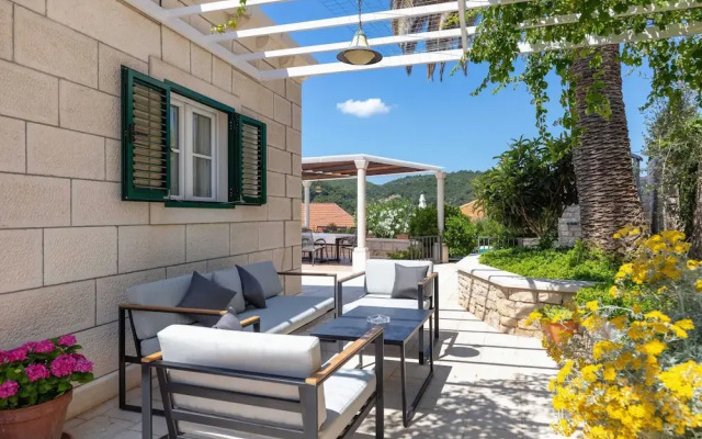 Beautiful Villa With Private Swimming Pool at Selca