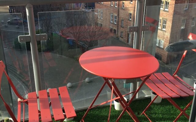 Modern 2 Bedroom Apartment City Centre