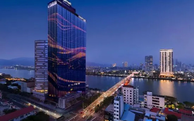 Courtyard Danang Han River
