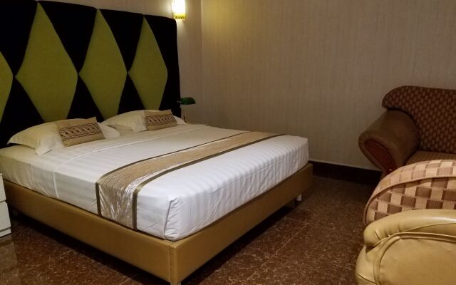 Fortune 1127 Central Hotel