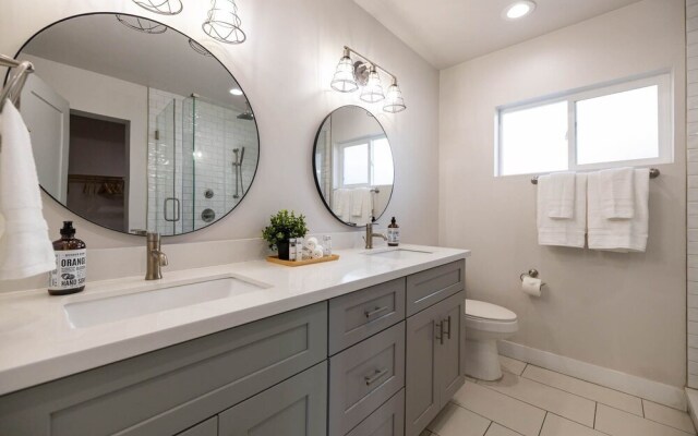 Scottsdale East Osborn 4 Bedroom Home by RedAwning, Scottsdale