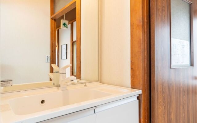 ZAITO Tokyo Oshiage Economy Inn