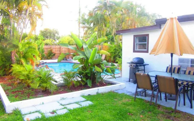 Weston Townhouse Patio and Resort Style Amenities