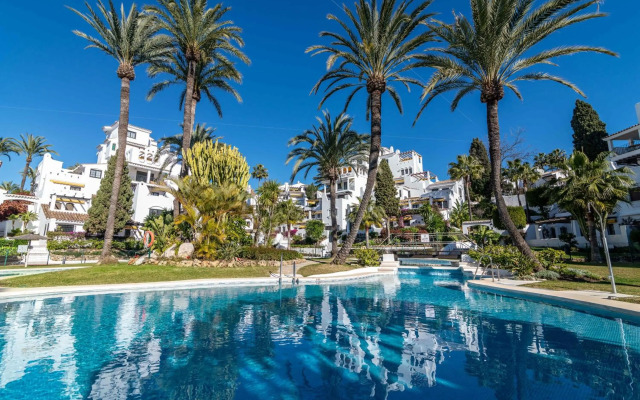 Newly renovated 3 bedroom apt next to Puerto Banús