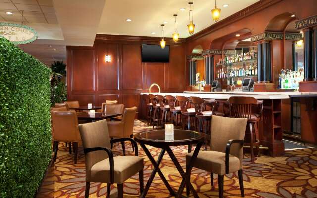 Anaheim Majestic Garden Hotel