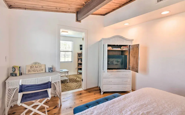 Gulf Coast Views: Stilted Retreat in Galveston!