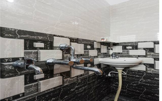 OYO 9544 Hotel Crown Residency