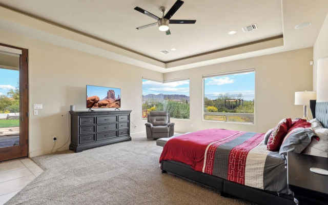East Mesa Desert and Mountain Views: 5br, Pool