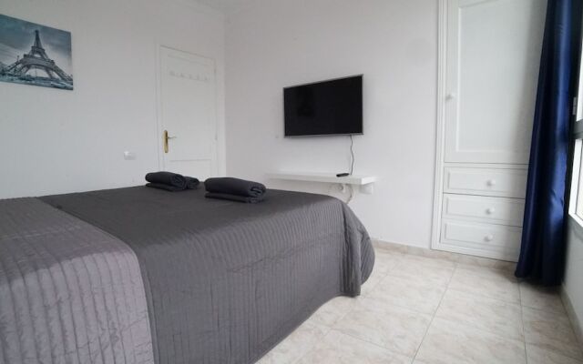 Harbour Apartment with Sea View