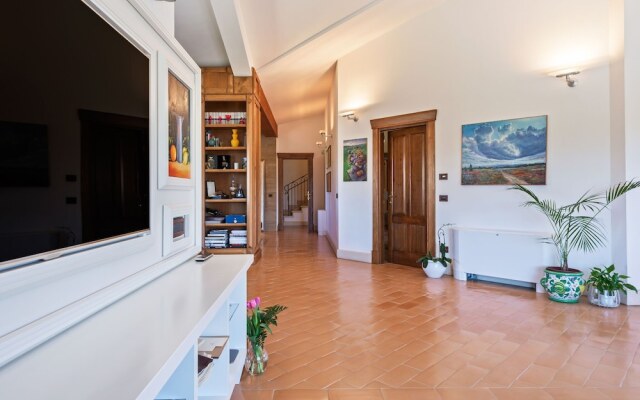 Luxurious Villa in Mentana with Garden