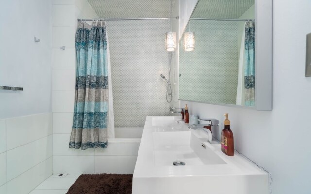 3 Bedroom 2 Bath Large Patio and CN View