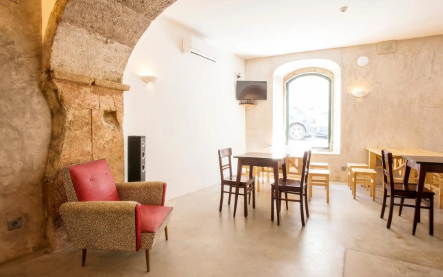 INT Lisbon Suites
